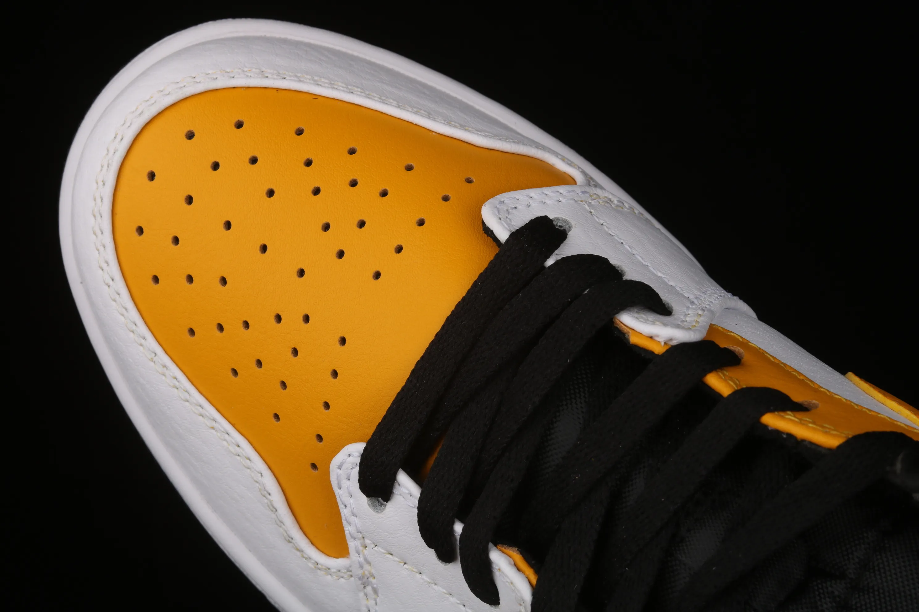 All categories Air Jordan Jordan series basketball shoes Air Jordan 1 Mid Air Jordan 1 Mid AJ1 Joe 1 white and yellow Zhongbang basketball shoes 554724-170